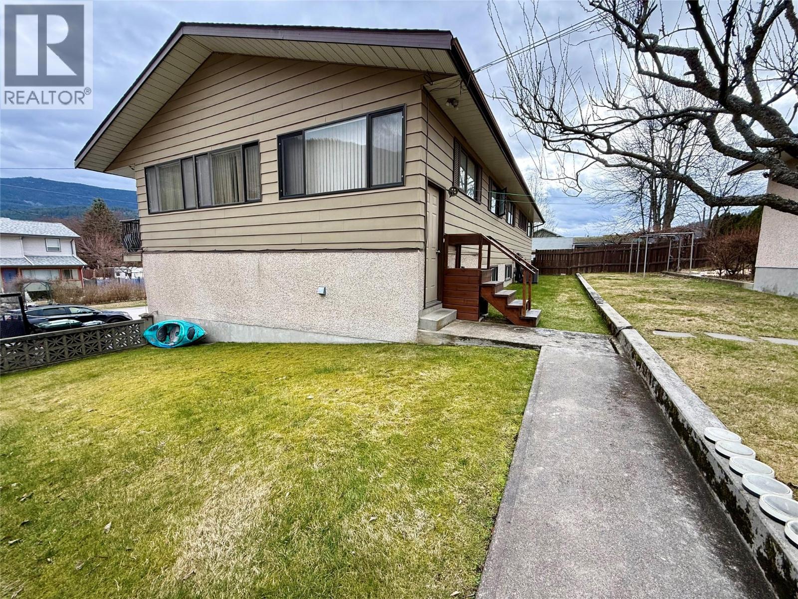 502 5th Avenue, Castlegar, British Columbia  V1N 1W2 - Photo 31 - 10380271