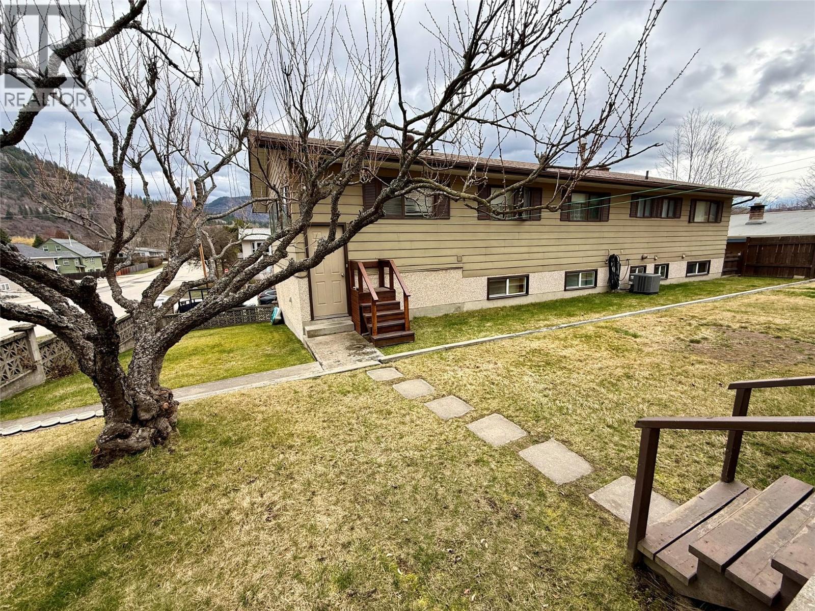 502 5th Avenue, Castlegar, British Columbia  V1N 1W2 - Photo 32 - 10380271