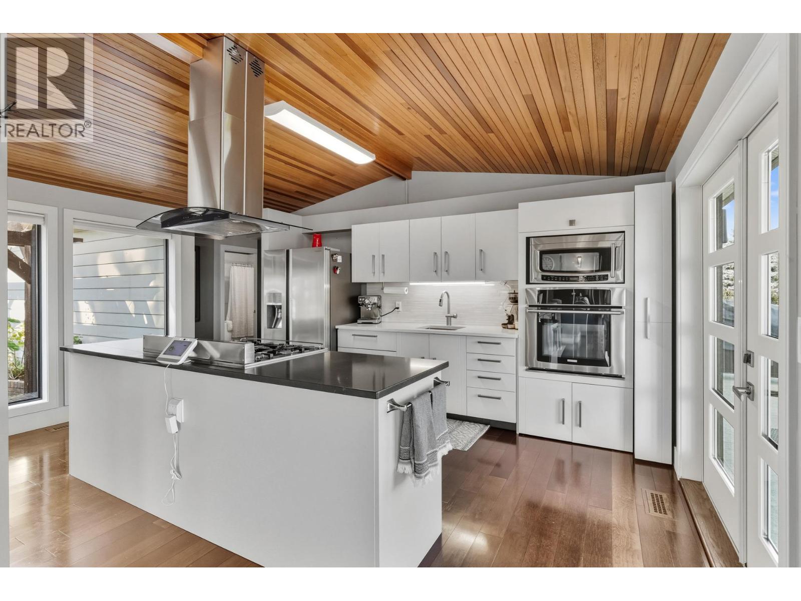 6555 Sherburn Road, Peachland, British Columbia  V0H 1X7 - Photo 13 - 10380104