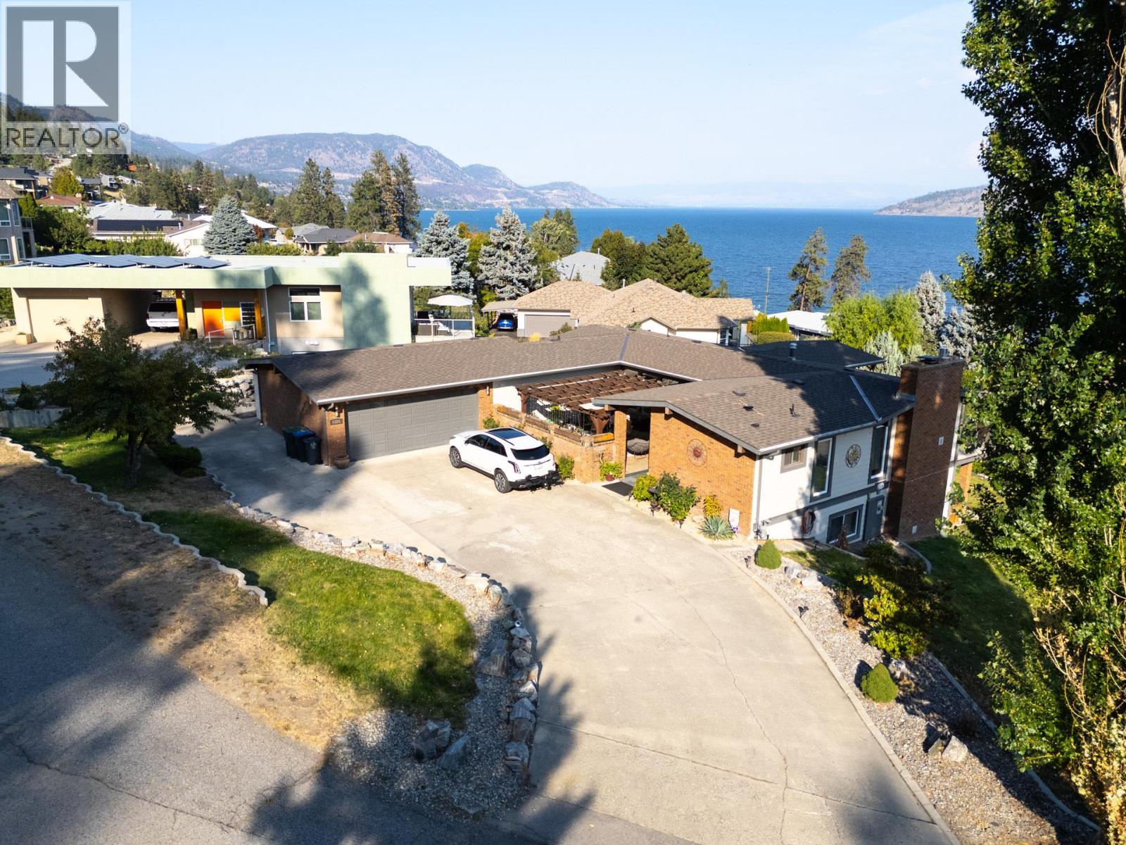6555 Sherburn Road, Peachland, British Columbia  V0H 1X7 - Photo 2 - 10380104