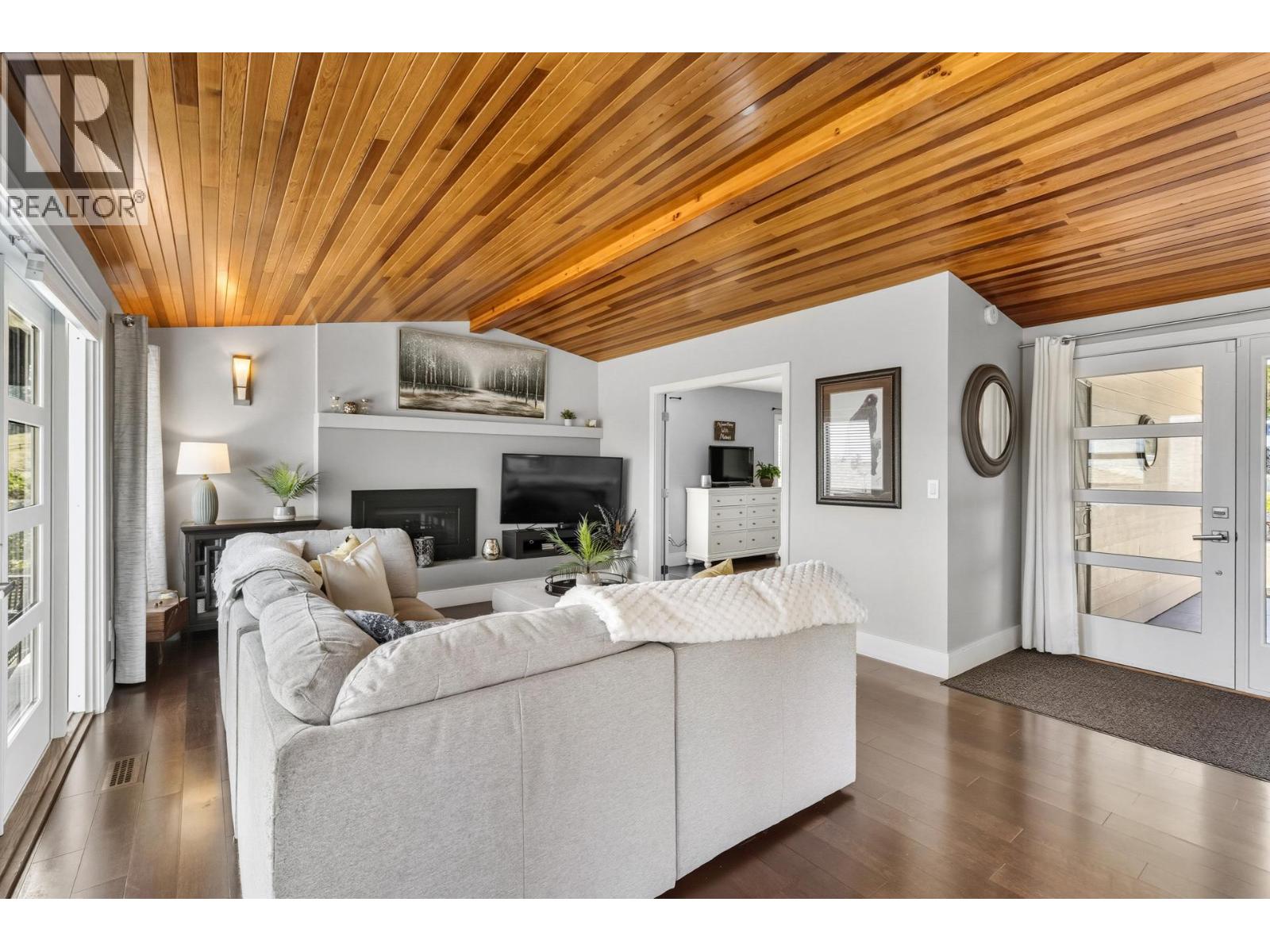 6555 Sherburn Road, Peachland, British Columbia  V0H 1X7 - Photo 21 - 10380104