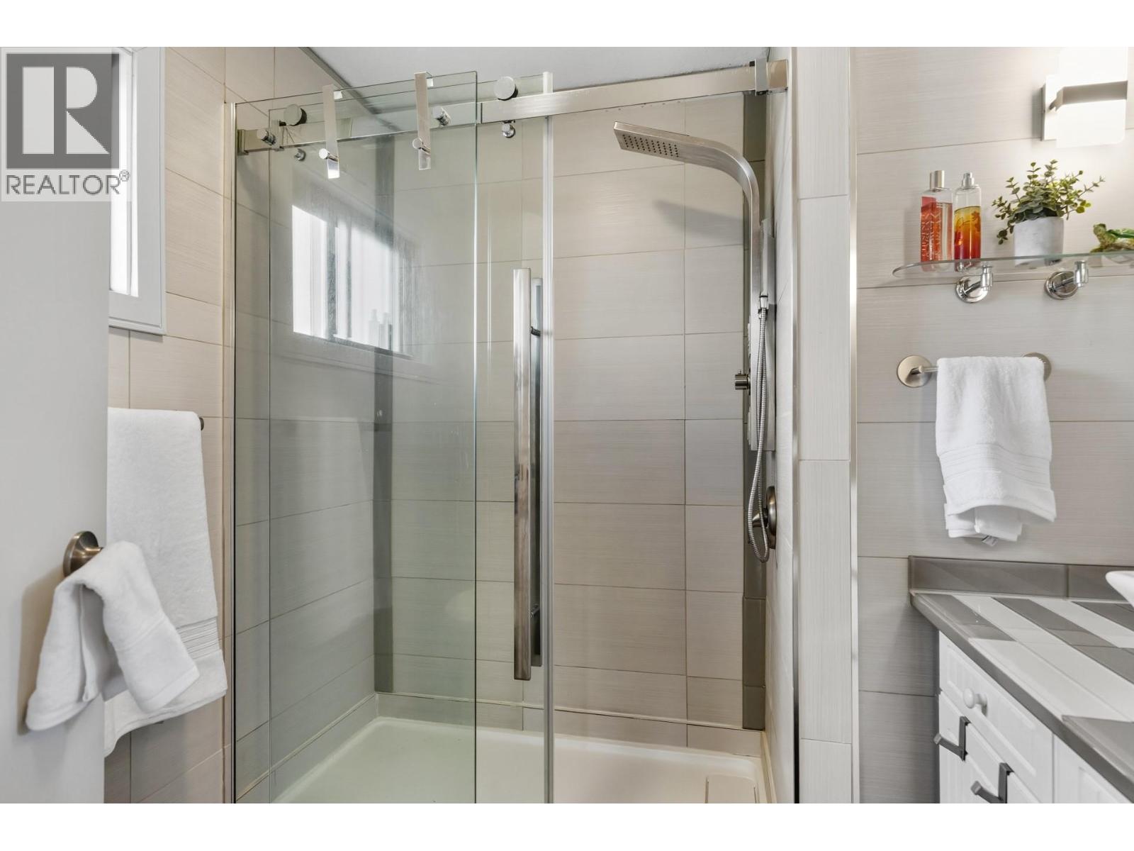 6555 Sherburn Road, Peachland, British Columbia  V0H 1X7 - Photo 28 - 10380104
