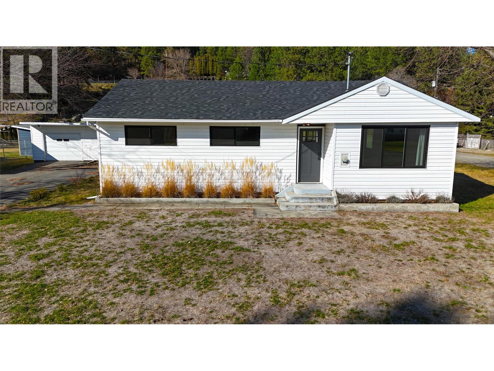 6295 COLLEGE Road, grand forks, British Columbia