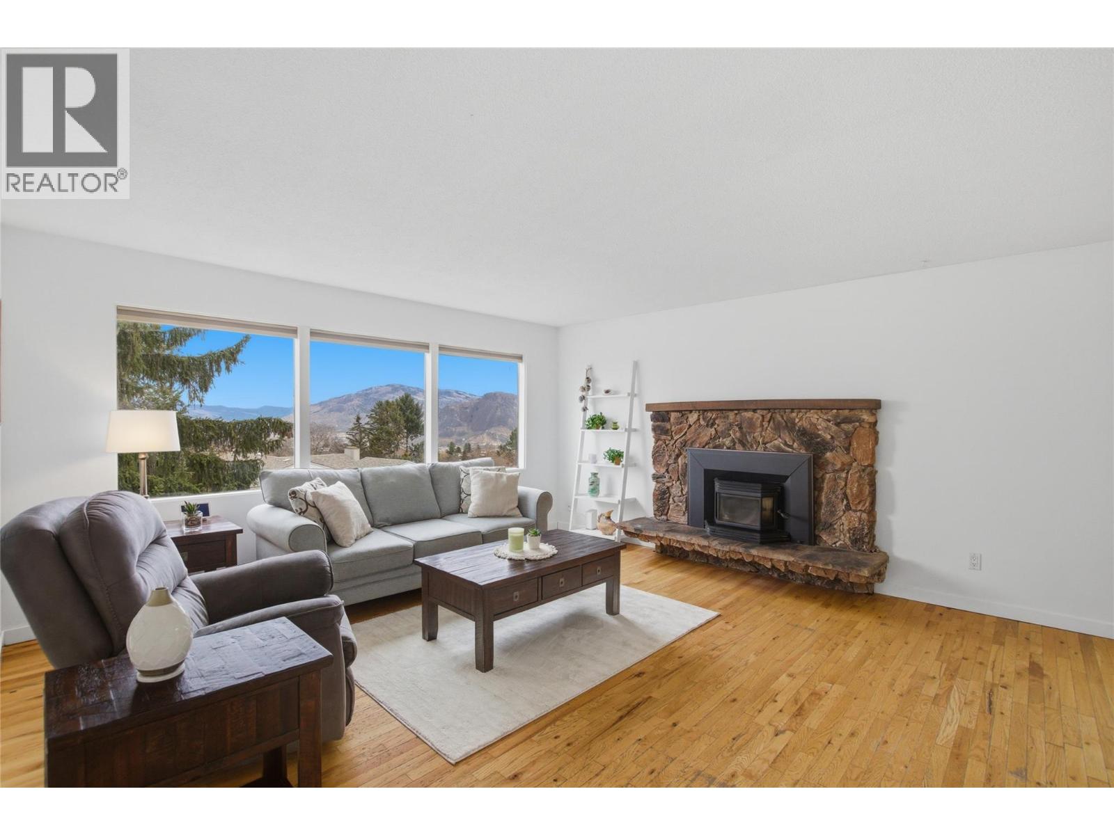299 Gordonhorn Crescent, Kamloops, British Columbia  V2E 1G6 - Photo 4 - 10380346