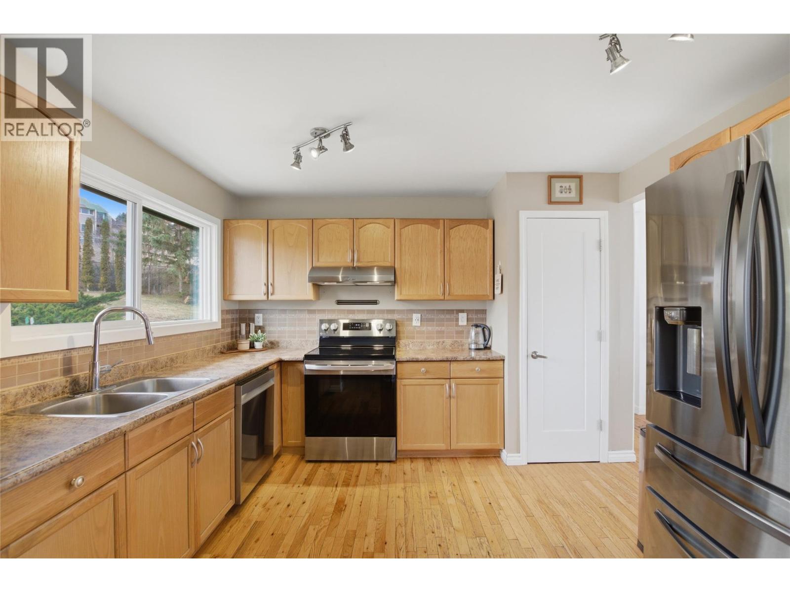 299 Gordonhorn Crescent, Kamloops, British Columbia  V2E 1G6 - Photo 8 - 10380346