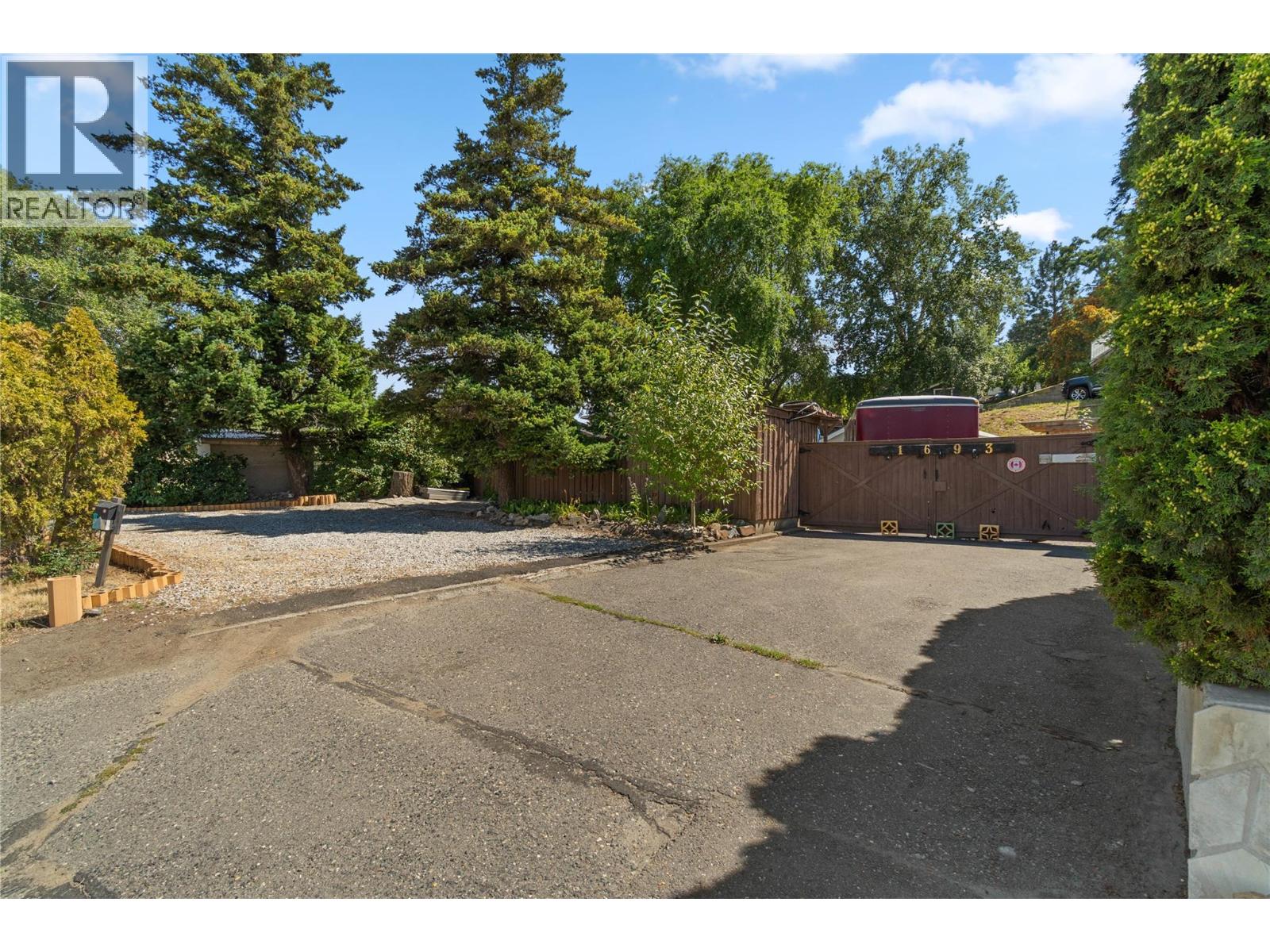 1693 Valleyview Drive, Kamloops, British Columbia  V2C 4B6 - Photo 5 - 10380347