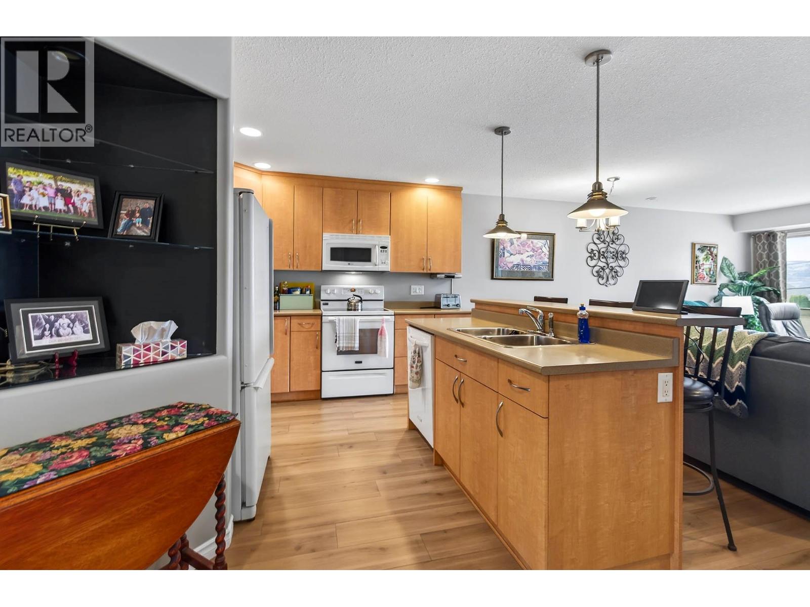 1105 Quail Drive Unit# 6, Kamloops, British Columbia  V2B 8R4 - Photo 6 - 10380364