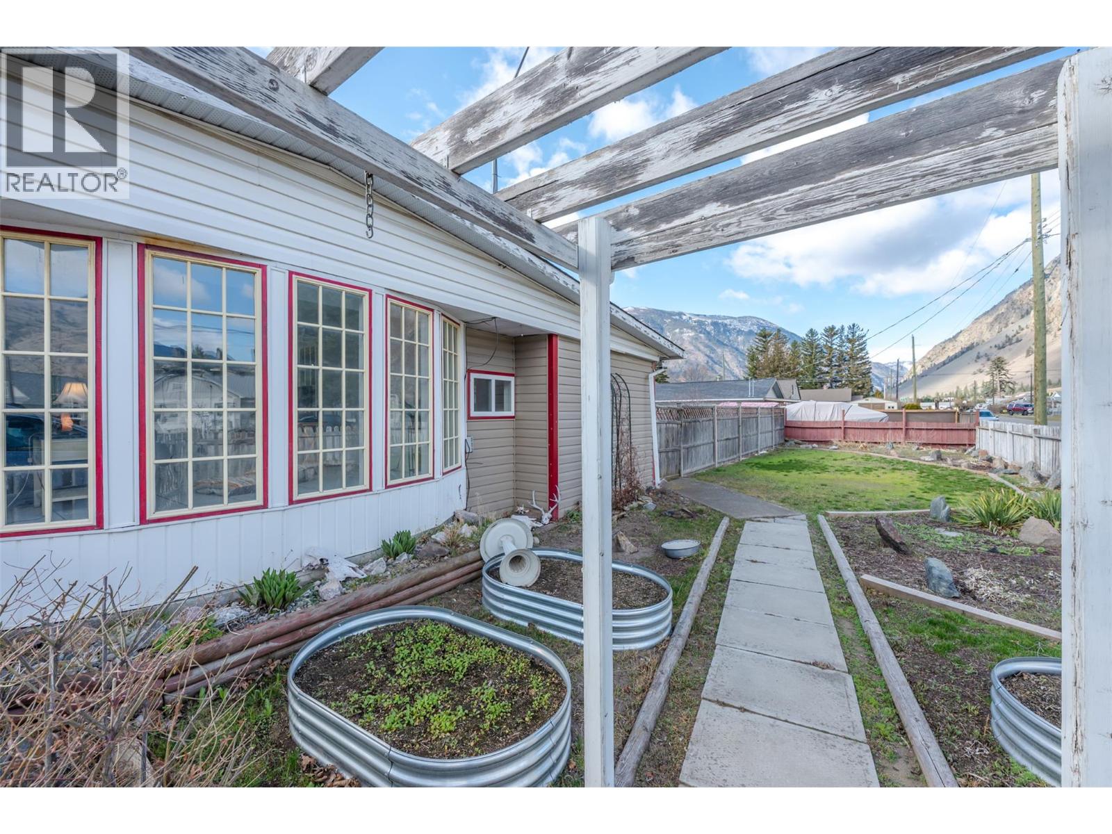 411 6th Avenue, Keremeos, British Columbia  V0X 1N3 - Photo 45 - 10379443