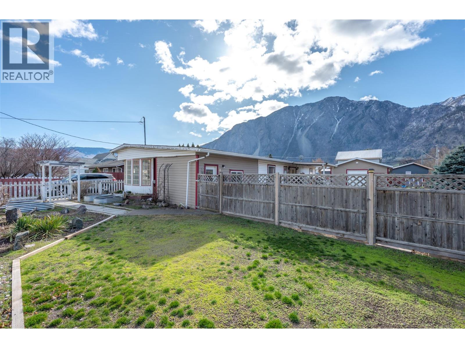 411 6th Avenue, Keremeos, British Columbia  V0X 1N3 - Photo 47 - 10379443