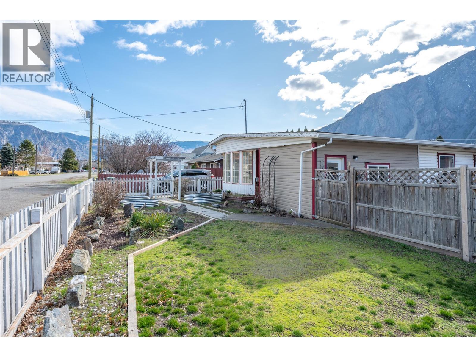 411 6th Avenue, Keremeos, British Columbia  V0X 1N3 - Photo 48 - 10379443