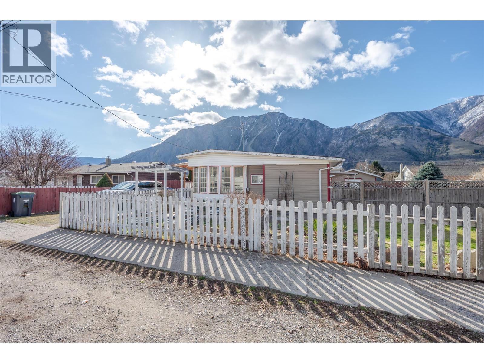 411 6th Avenue, Keremeos, British Columbia  V0X 1N3 - Photo 52 - 10379443