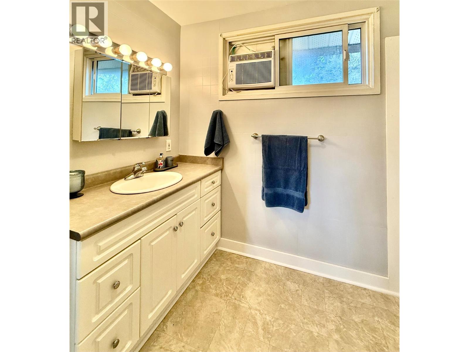 317 4th Avenue S, Cranbrook, British Columbia  V1C 2E6 - Photo 12 - 10379231