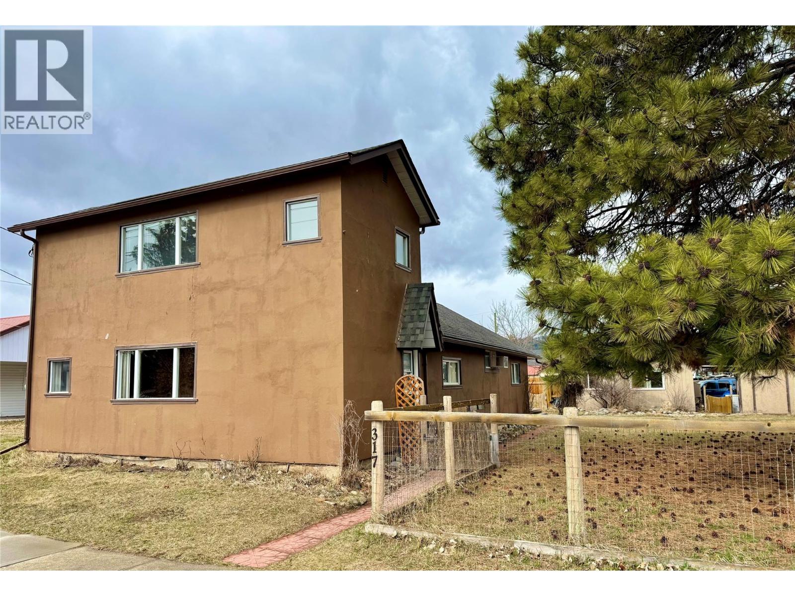 317 4th Avenue S, Cranbrook, British Columbia  V1C 2E6 - Photo 2 - 10379231