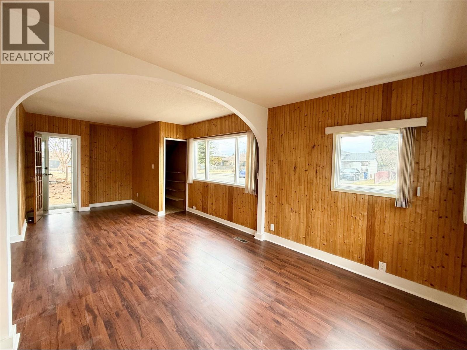 317 4th Avenue S, Cranbrook, British Columbia  V1C 2E6 - Photo 4 - 10379231