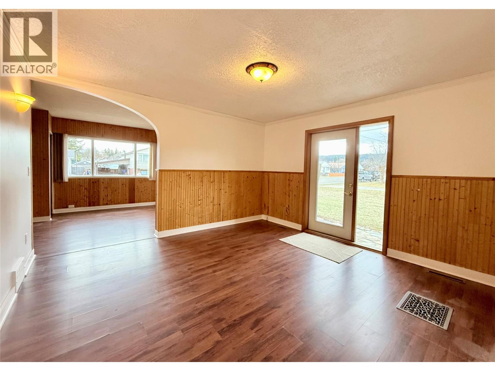317 4th Avenue S, Cranbrook, British Columbia  V1C 2E6 - Photo 6 - 10379231