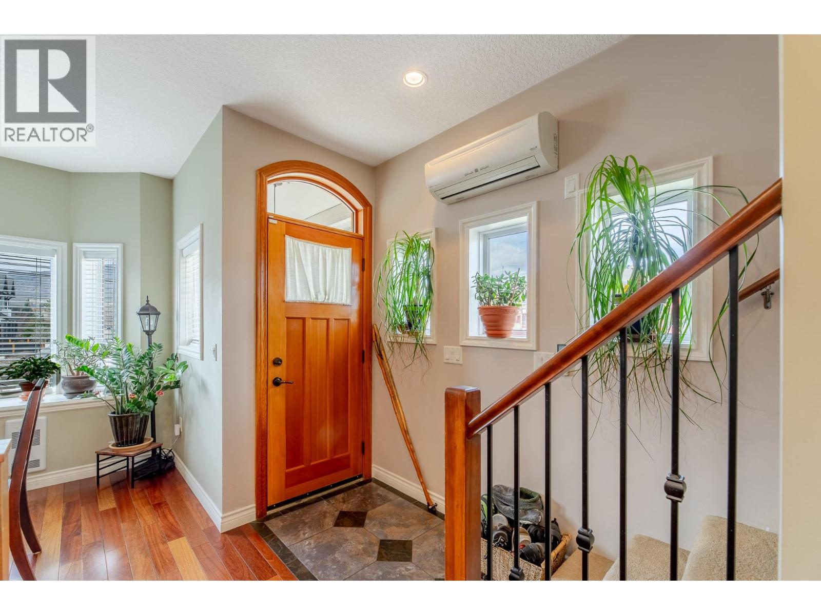 114 Lakeview Street, Penticton, British Columbia  V2A 5R8 - Photo 2 - 10380380