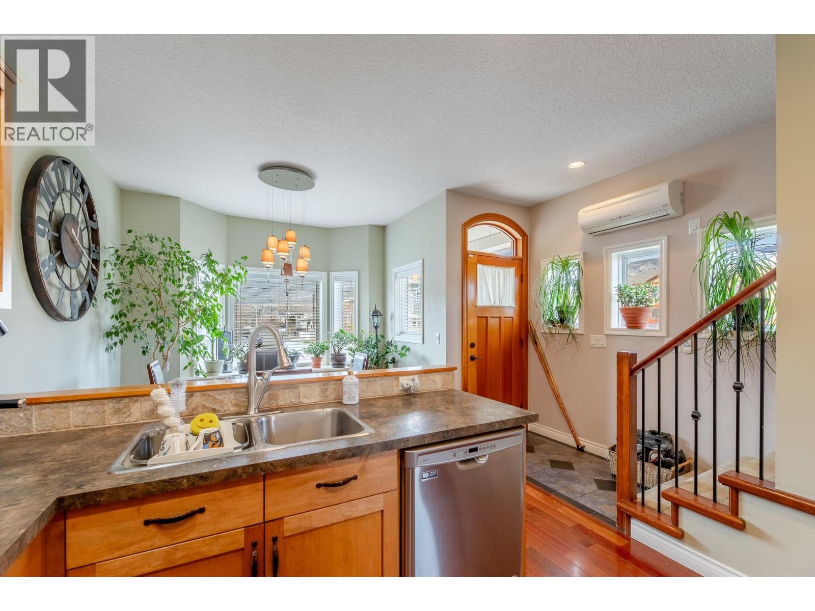 114 Lakeview Street, Penticton, British Columbia  V2A 5R8 - Photo 4 - 10380380