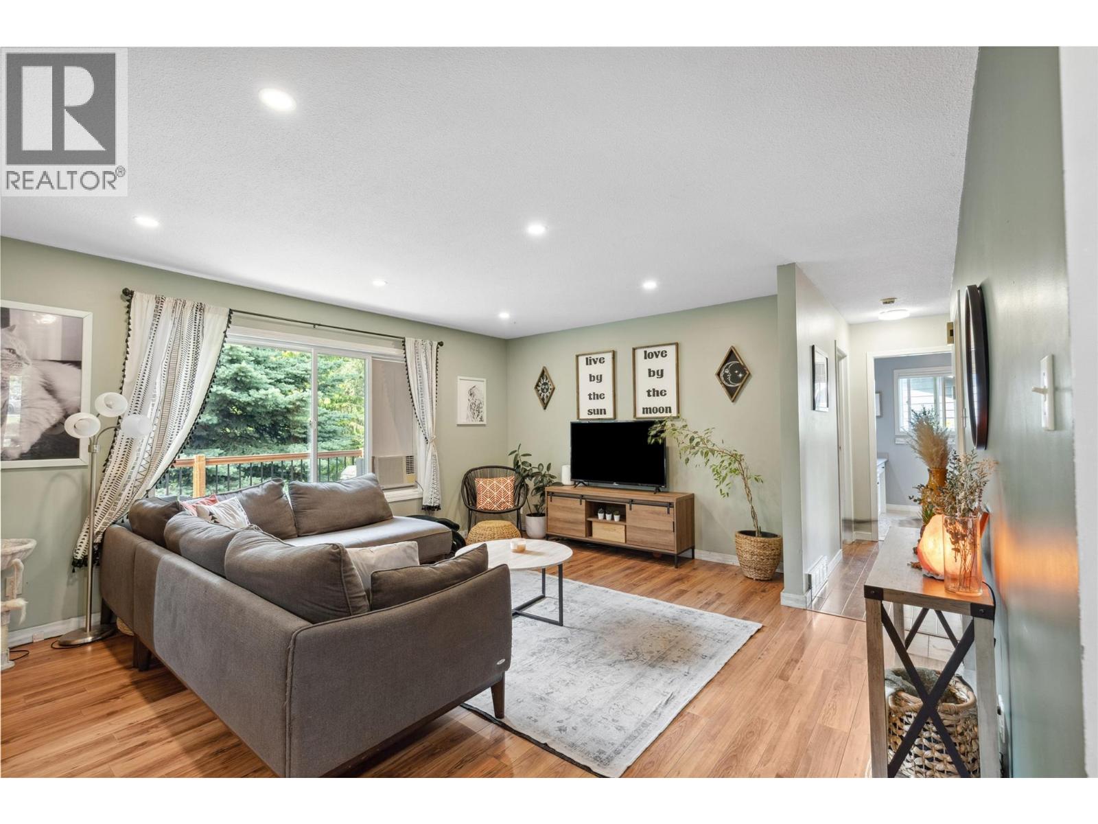 2861 5 Avenue Se, Salmon Arm, British Columbia  V1E 2H1 - Photo 3 - 10380291