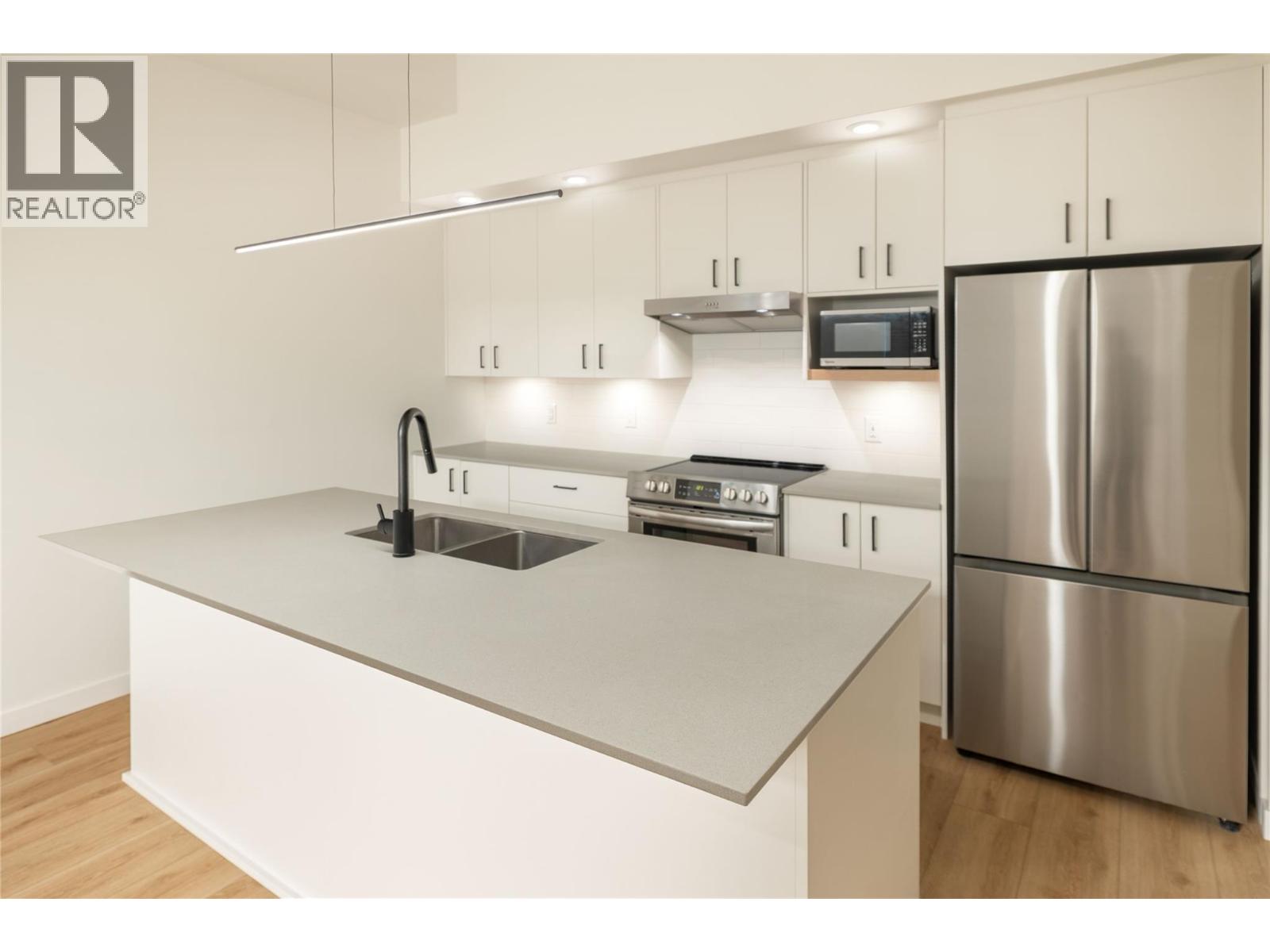 660 Cawston Avenue Unit# 105, Kelowna, British Columbia  V1Y 9M1 - Photo 3 - 10380424