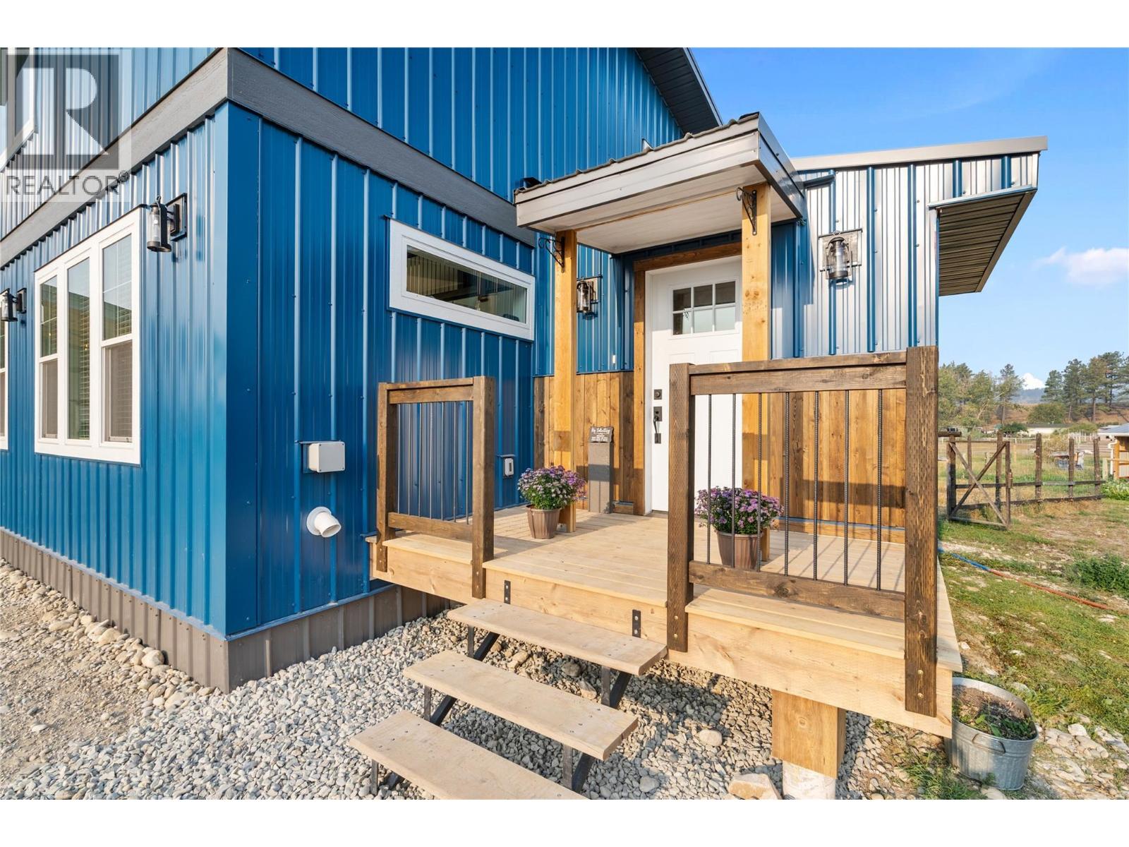 5469 Riverview Frontage Road, Ta Ta Creek, British Columbia  V0B 2H0 - Photo 3 - 10380324