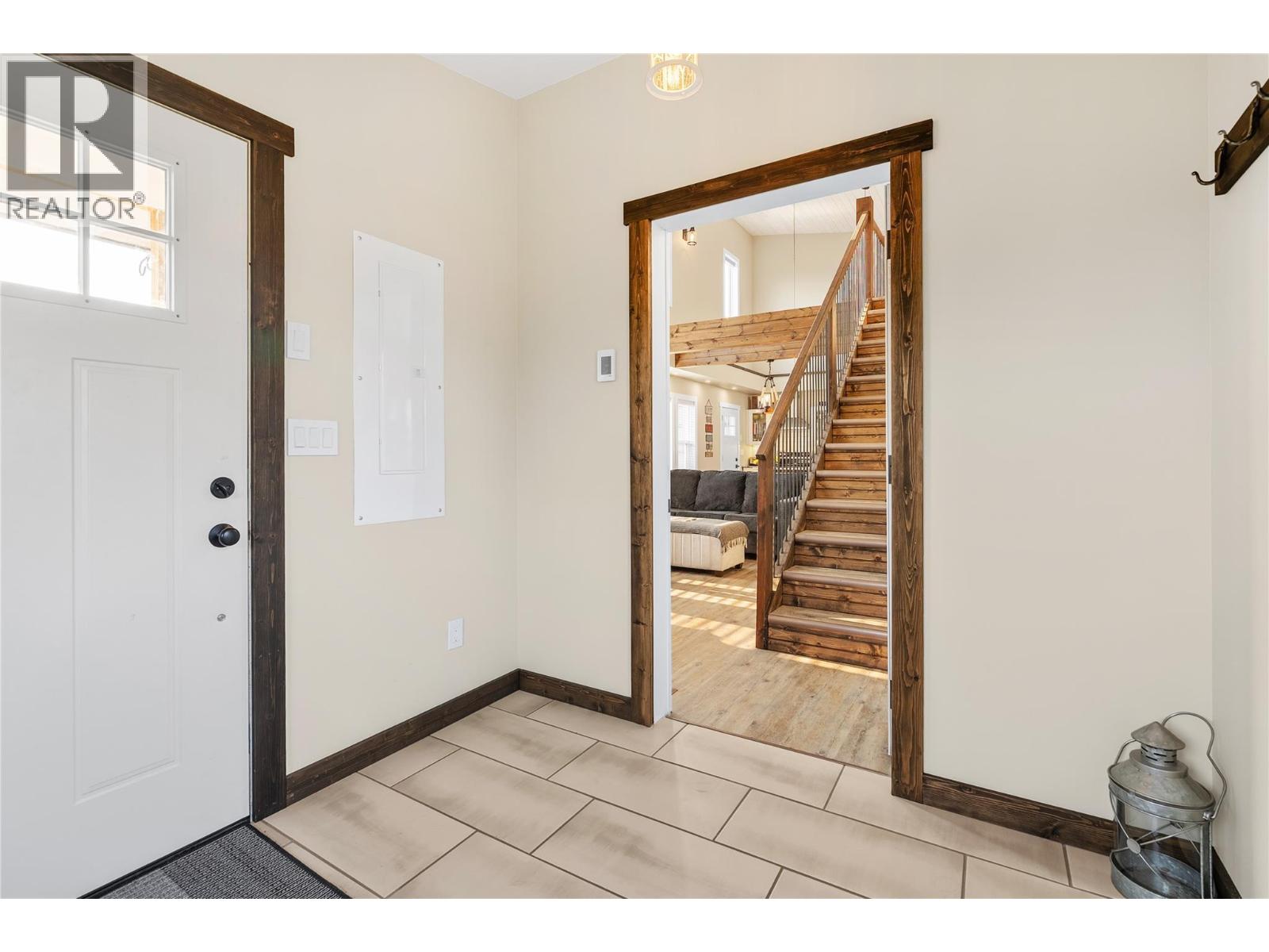 5469 Riverview Frontage Road, Ta Ta Creek, British Columbia  V0B 2H0 - Photo 4 - 10380324