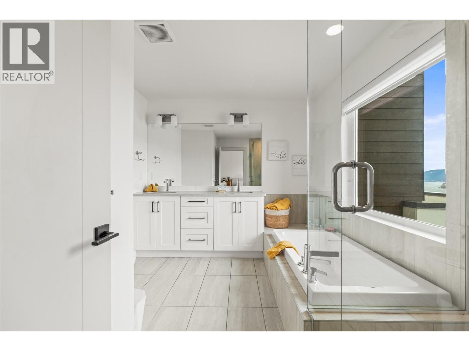 1000 Mt Robson Place Unit# 29, Vernon, British Columbia  V1B 4G2 - Photo 36 - 10380281
