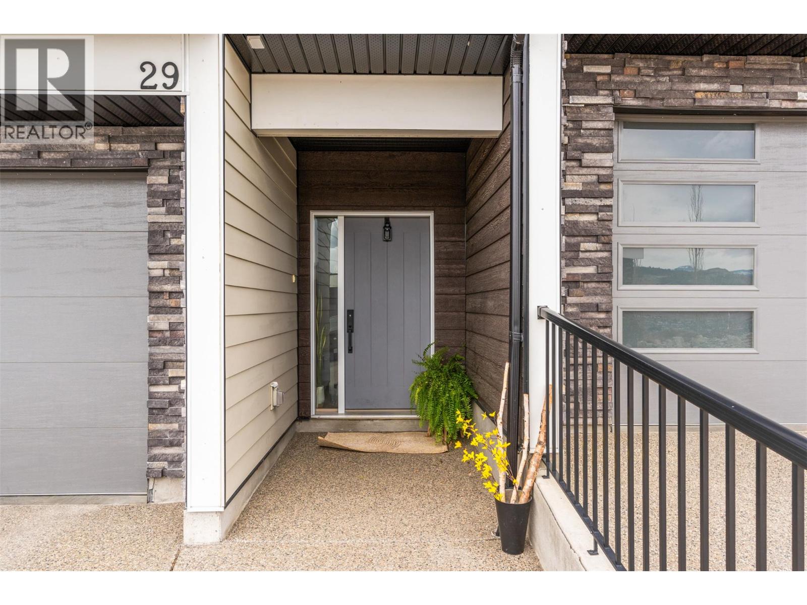 1000 Mt Robson Place Unit# 29, Vernon, British Columbia  V1B 4G2 - Photo 4 - 10380281