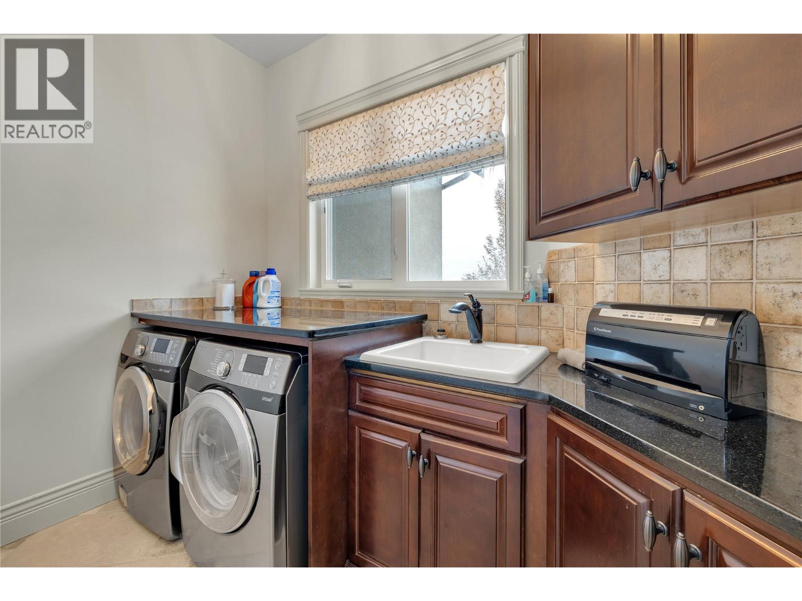 714 Kuipers Crescent, Kelowna, British Columbia  V1W 5B2 - Photo 21 - 10380436