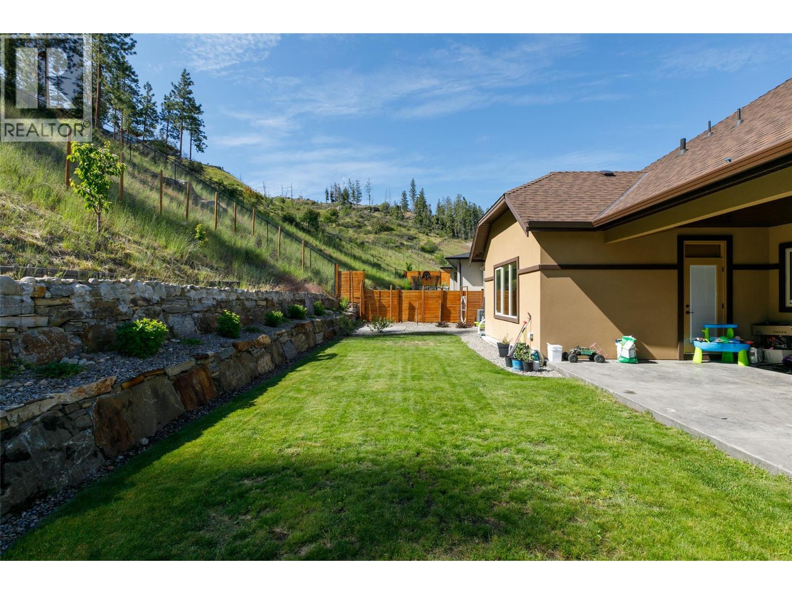 5639 Jasper Way, Kelowna, British Columbia  V1W 5L7 - Photo 3 - 10379470