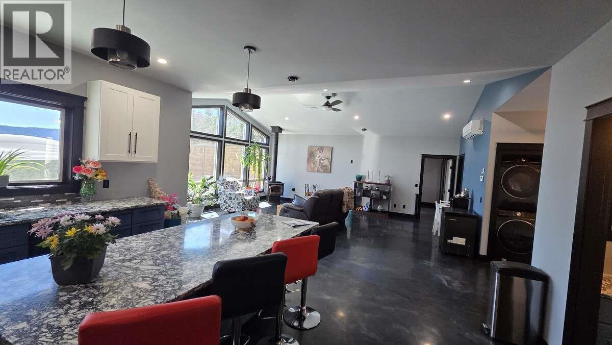 10795 Westshore Road, Vernon, British Columbia  V1H 2C3 - Photo 11 - 10380470