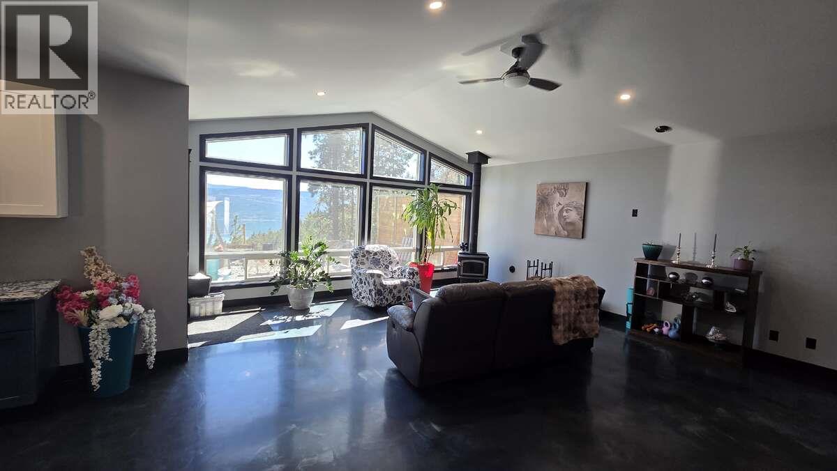 10795 Westshore Road, Vernon, British Columbia  V1H 2C3 - Photo 4 - 10380470