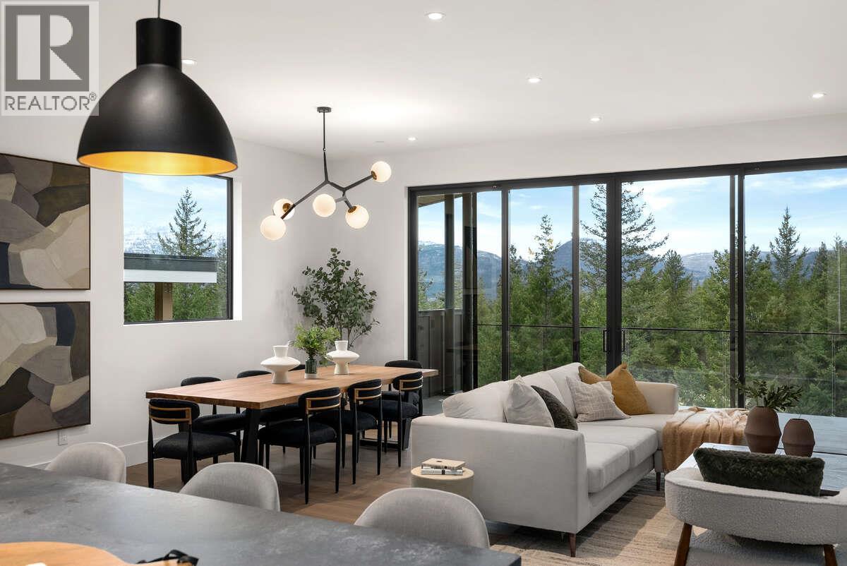 866 Predator Ridge Drive, Vernon, British Columbia  V1H 1G4 - Photo 3 - 10380484