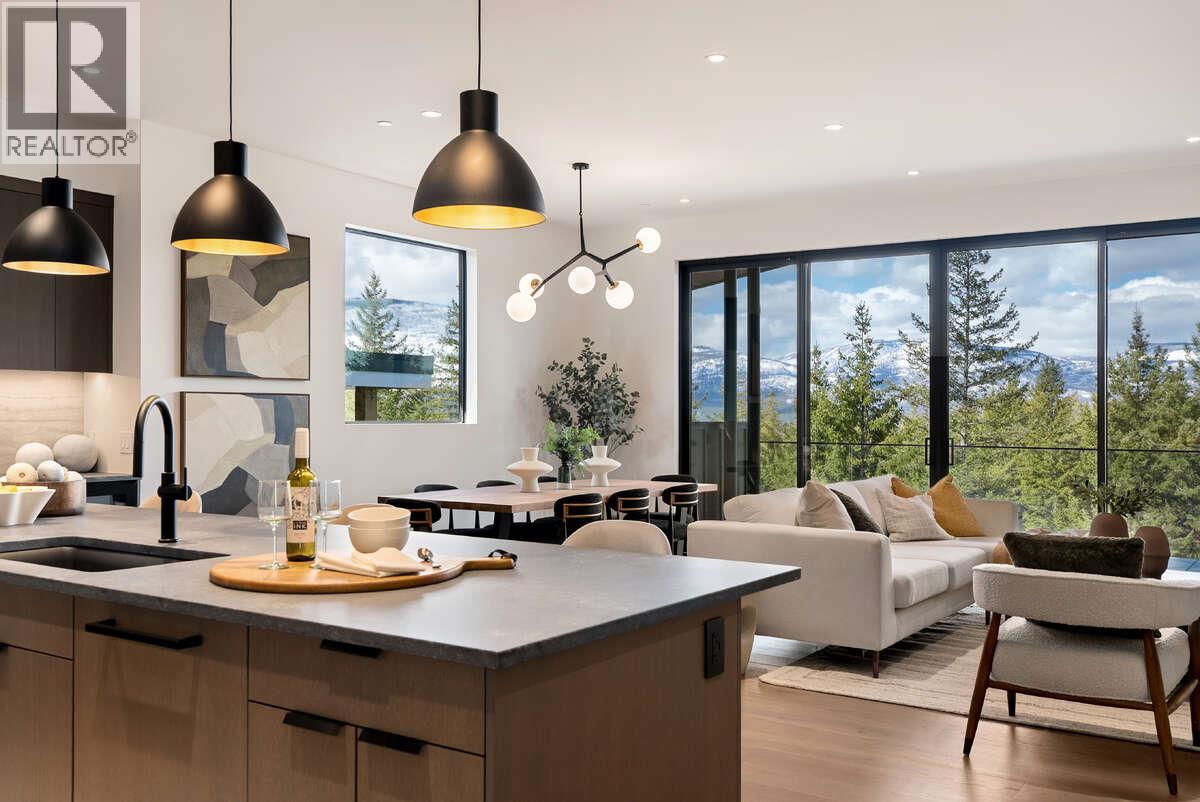 866 Predator Ridge Drive, Vernon, British Columbia  V1H 1G4 - Photo 6 - 10380484