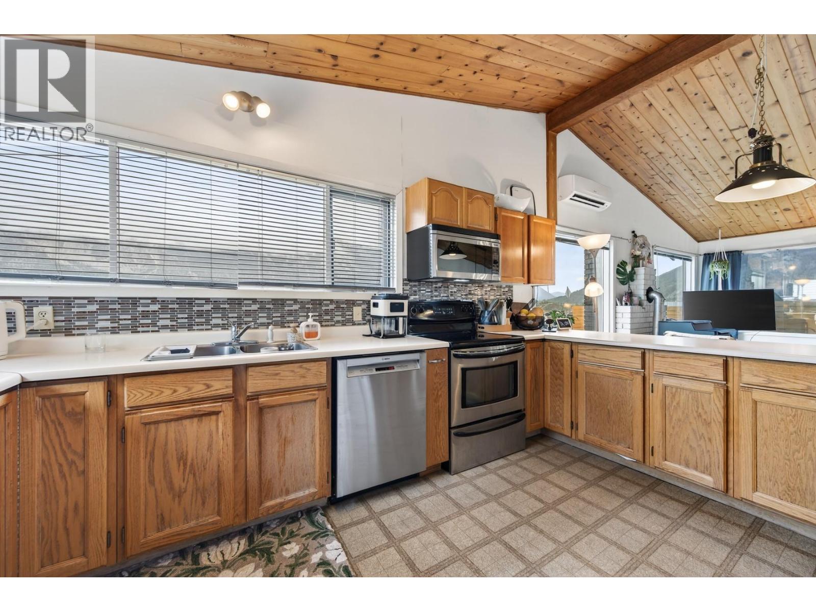 359 Mountainview Road, Lillooet, British Columbia  V0K 1V0 - Photo 11 - 10380404