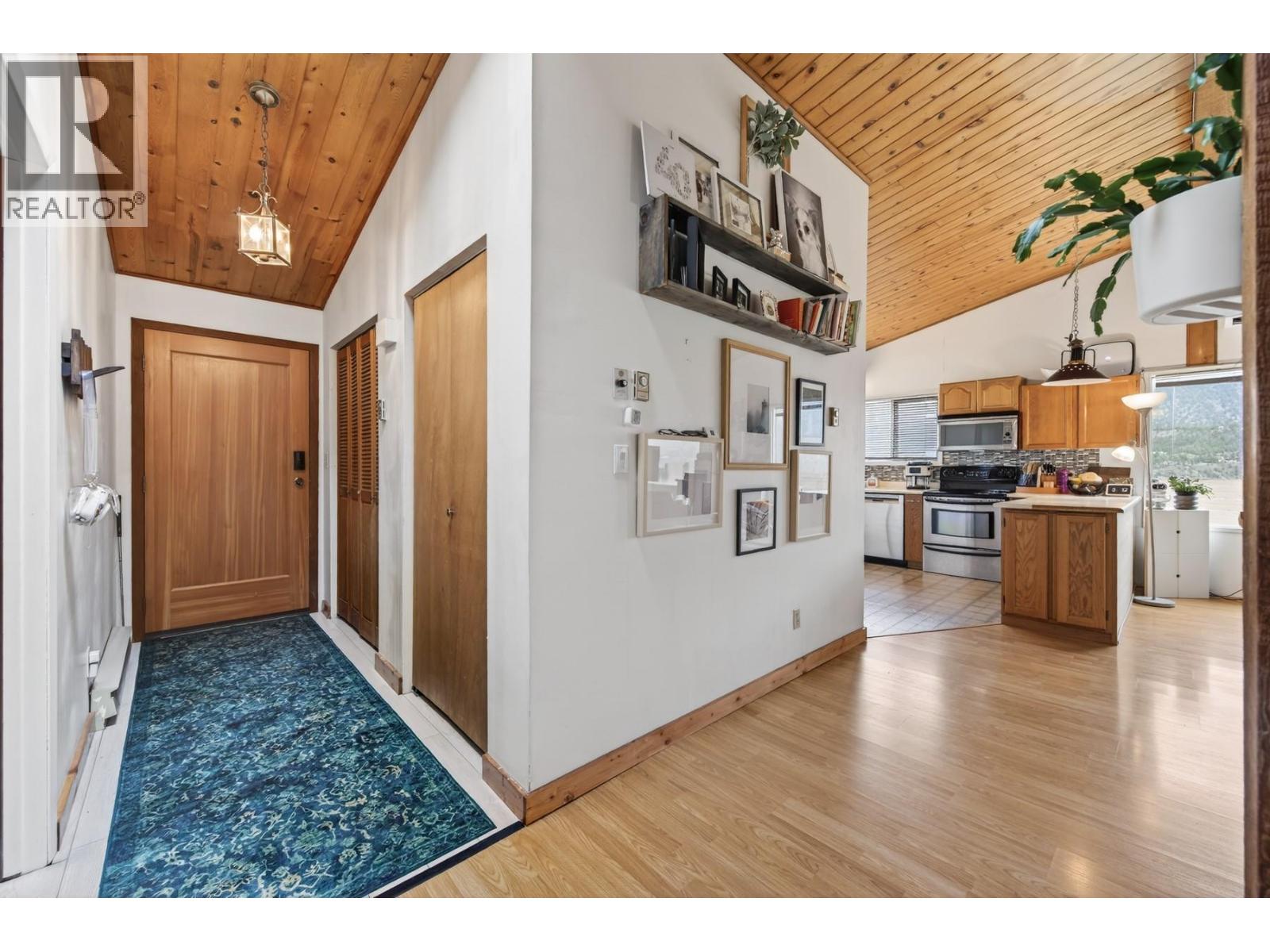 359 Mountainview Road, Lillooet, British Columbia  V0K 1V0 - Photo 3 - 10380404