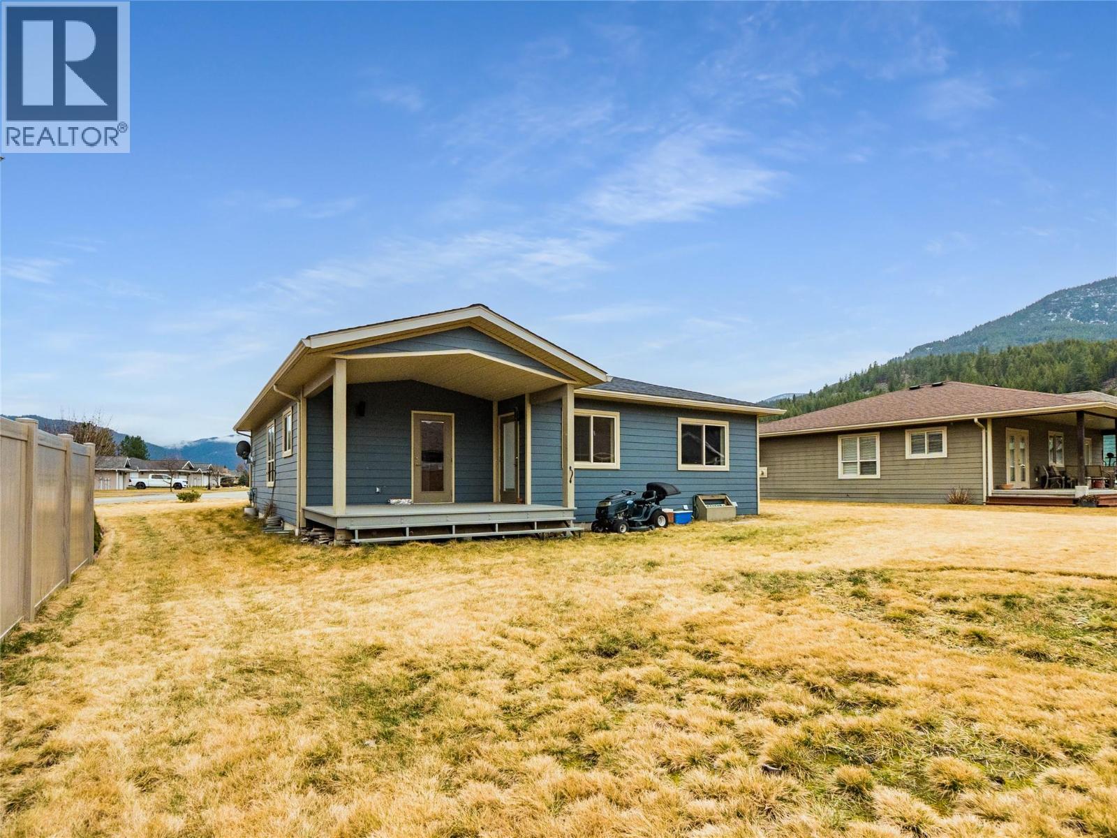 1509 Grandview Drive, Castlegar, British Columbia  V1N 4X7 - Photo 5 - 10380345