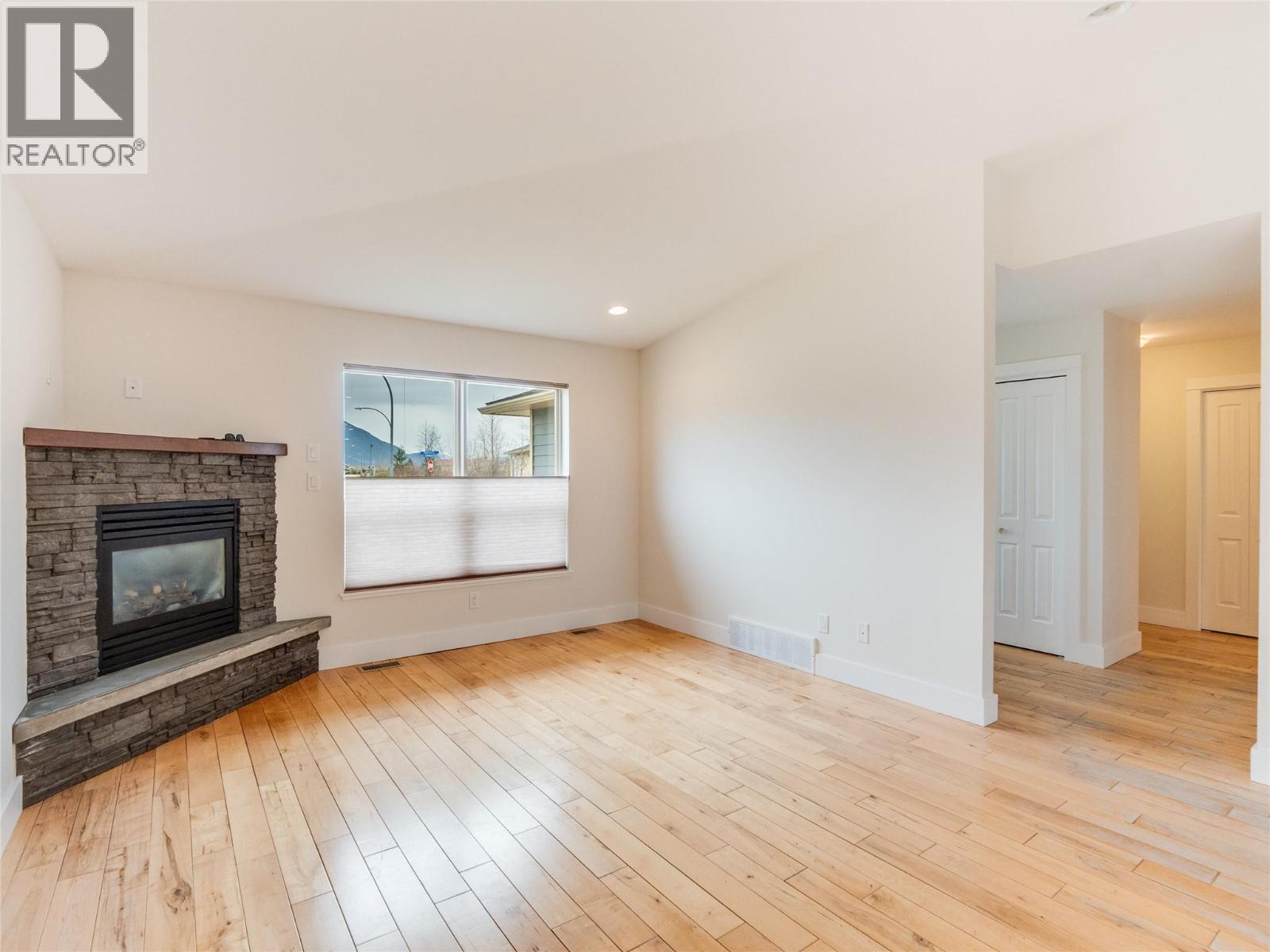 1509 Grandview Drive, Castlegar, British Columbia  V1N 4X7 - Photo 7 - 10380345