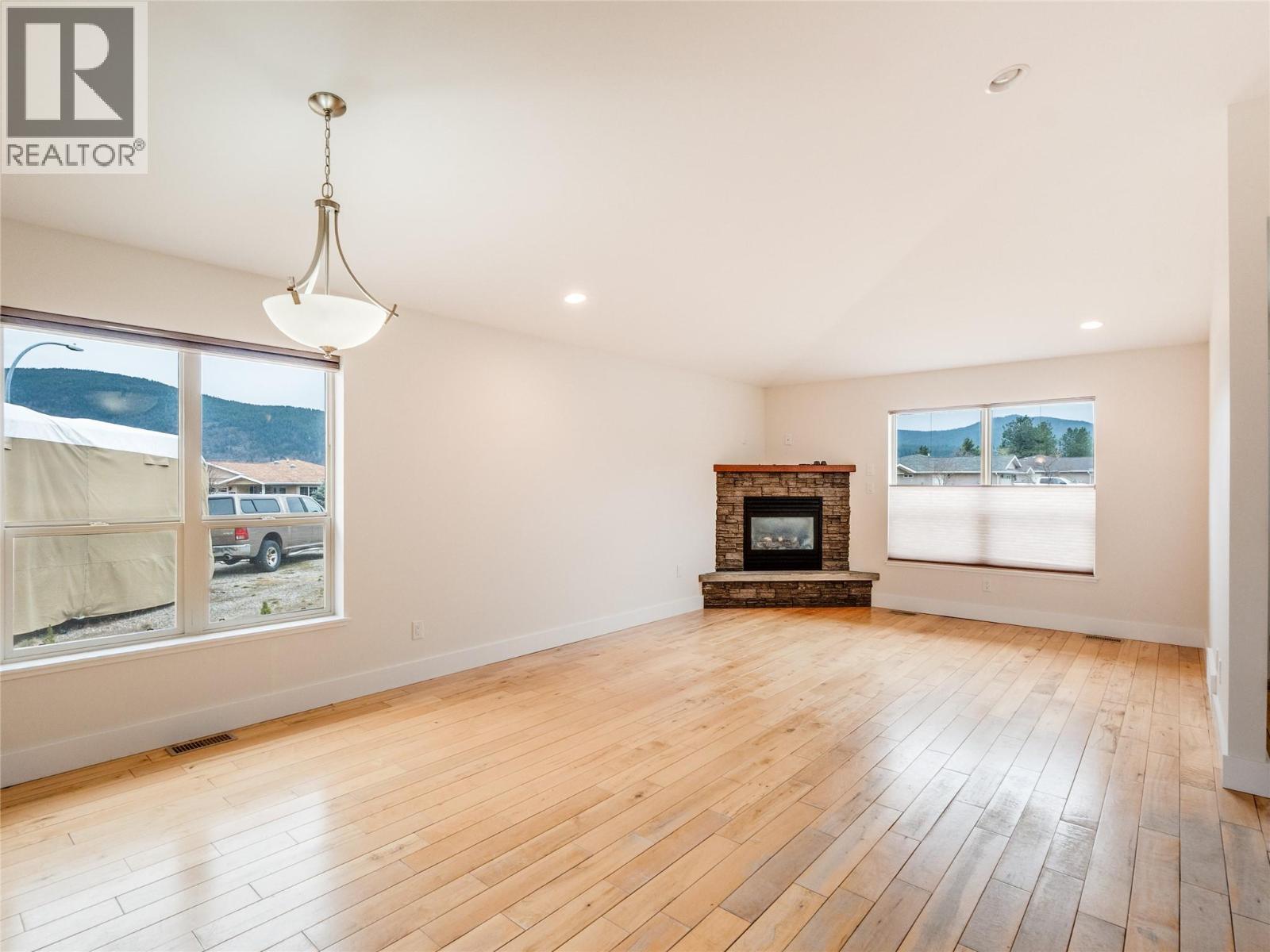 1509 Grandview Drive, Castlegar, British Columbia  V1N 4X7 - Photo 8 - 10380345