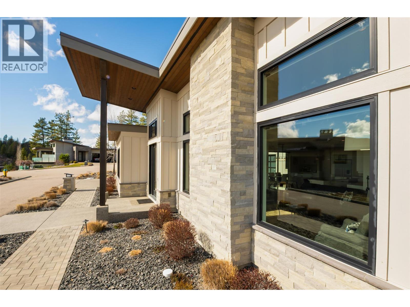 683 Havencrest Court, Vernon, British Columbia  V1H 2L9 - Photo 5 - 10379506