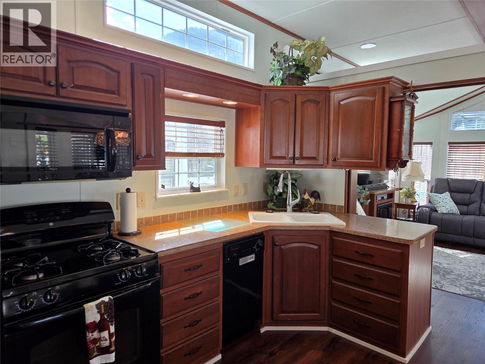 4354 Highway 3 Unit# 103, Keremeos, British Columbia  V0X 1N1 - Photo 5 - 10380483