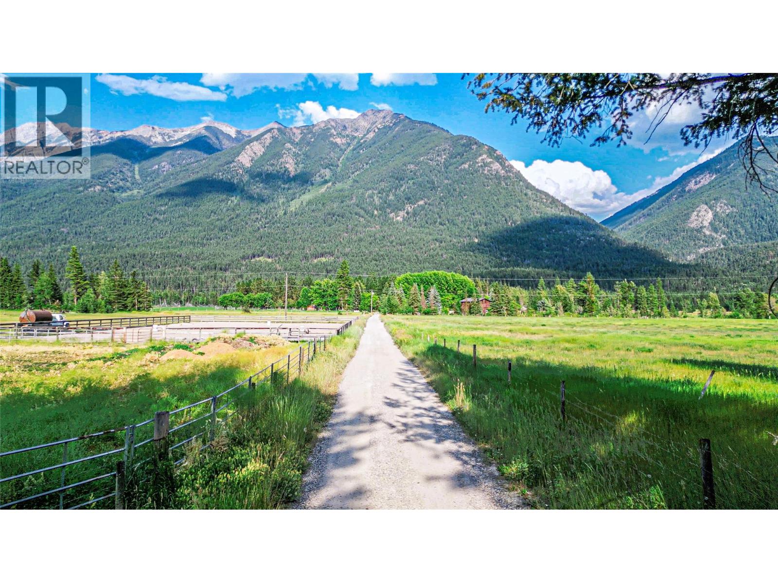 3560 Island Pond Road, Skookumchuck, British Columbia  V0B 2E0 - Photo 2 - 10380430