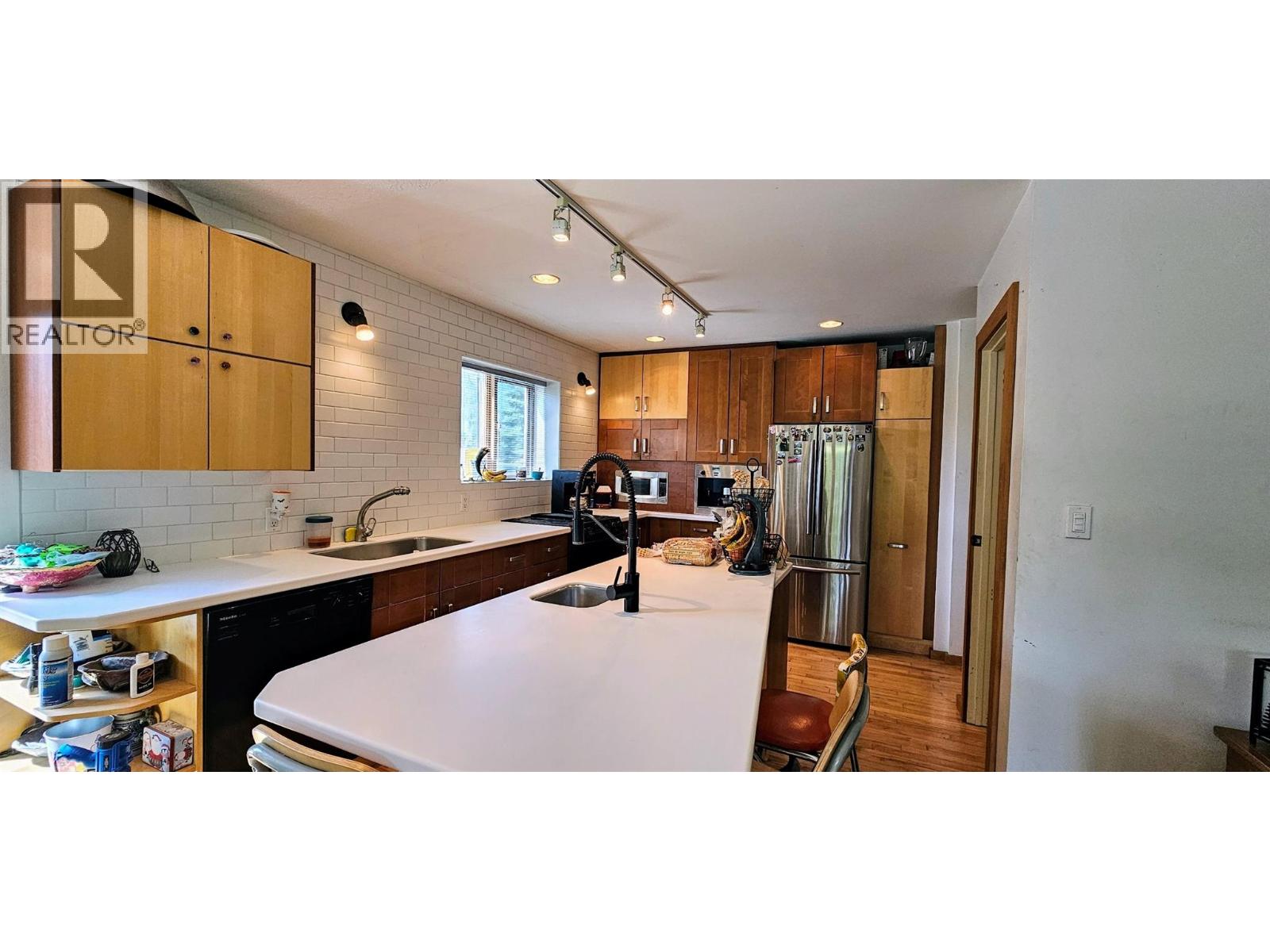 3560 Island Pond Road, Skookumchuck, British Columbia  V0B 2E0 - Photo 4 - 10380430