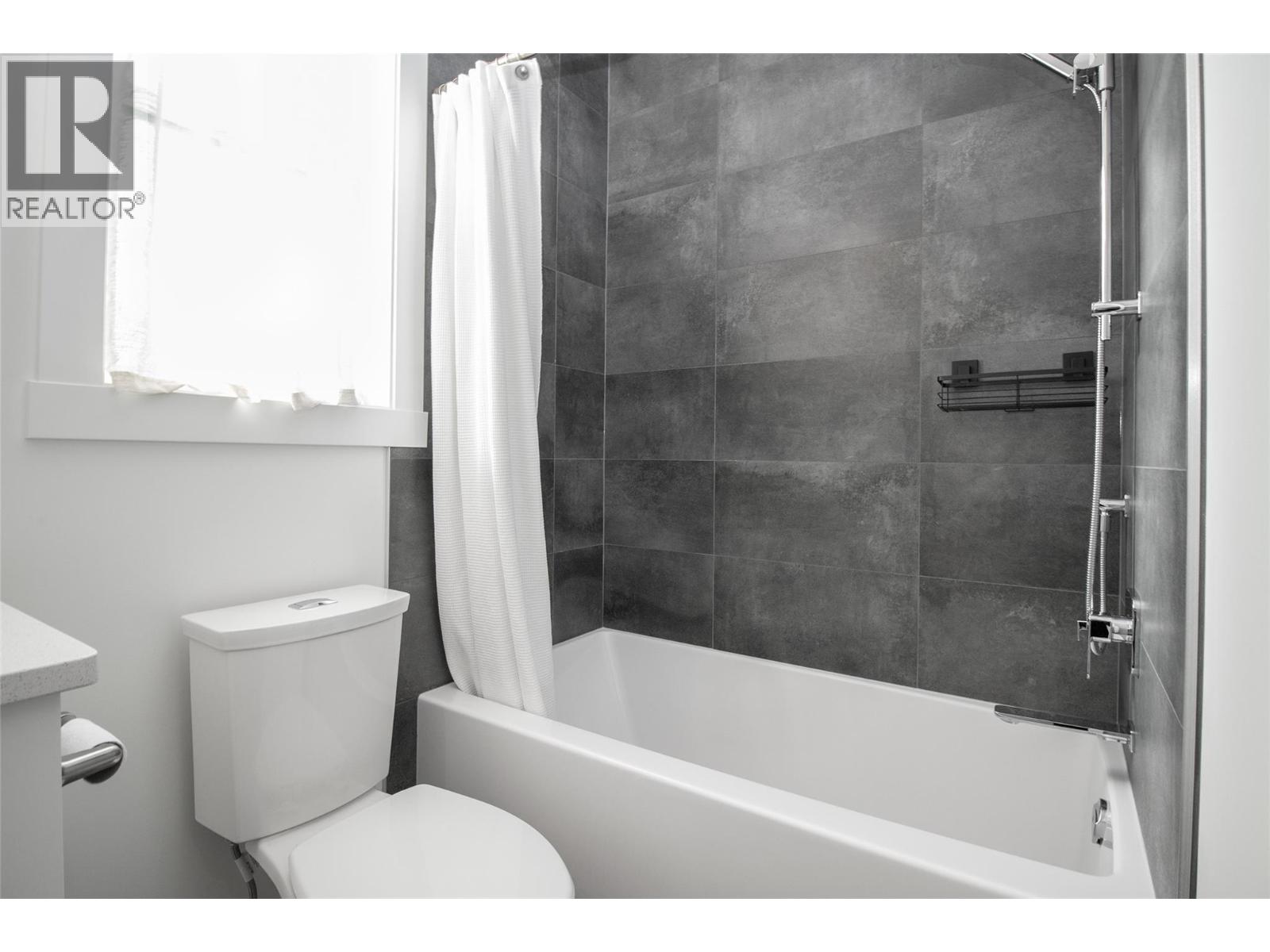1396 Tower Ranch Drive, Kelowna, British Columbia  V1P 1T8 - Photo 32 - 10380406