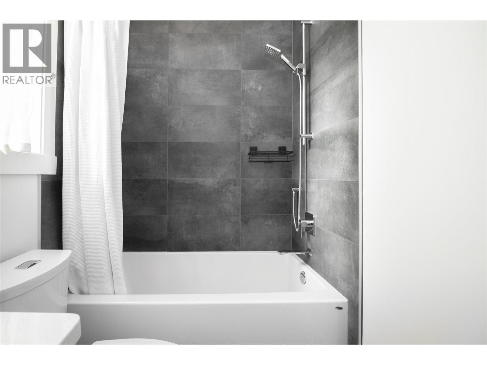 1396 Tower Ranch Drive, Kelowna, British Columbia  V1P 1T8 - Photo 33 - 10380406