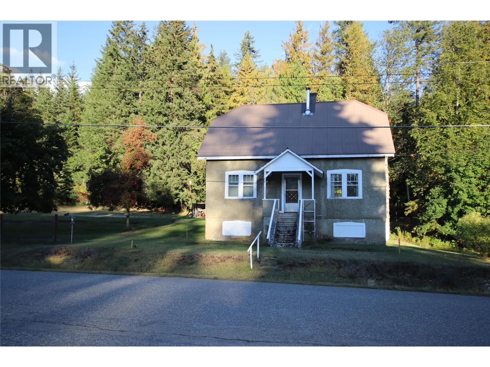 431 Alexander Road, Nakusp, British Columbia  V0G 1R1 - Photo 2 - 10380490