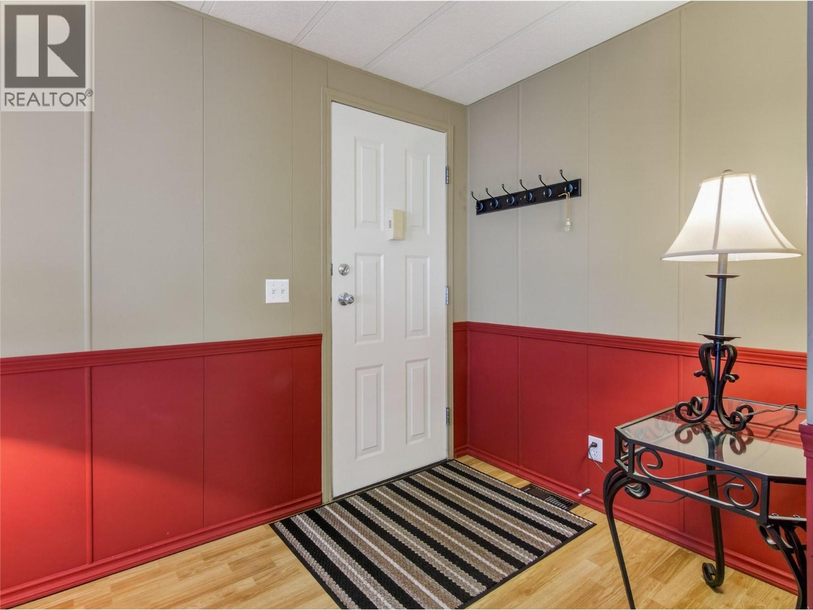 999 Burnaby Avenue Unit# 9, Penticton, British Columbia  V2A 1G7 - Photo 2 - 10374634