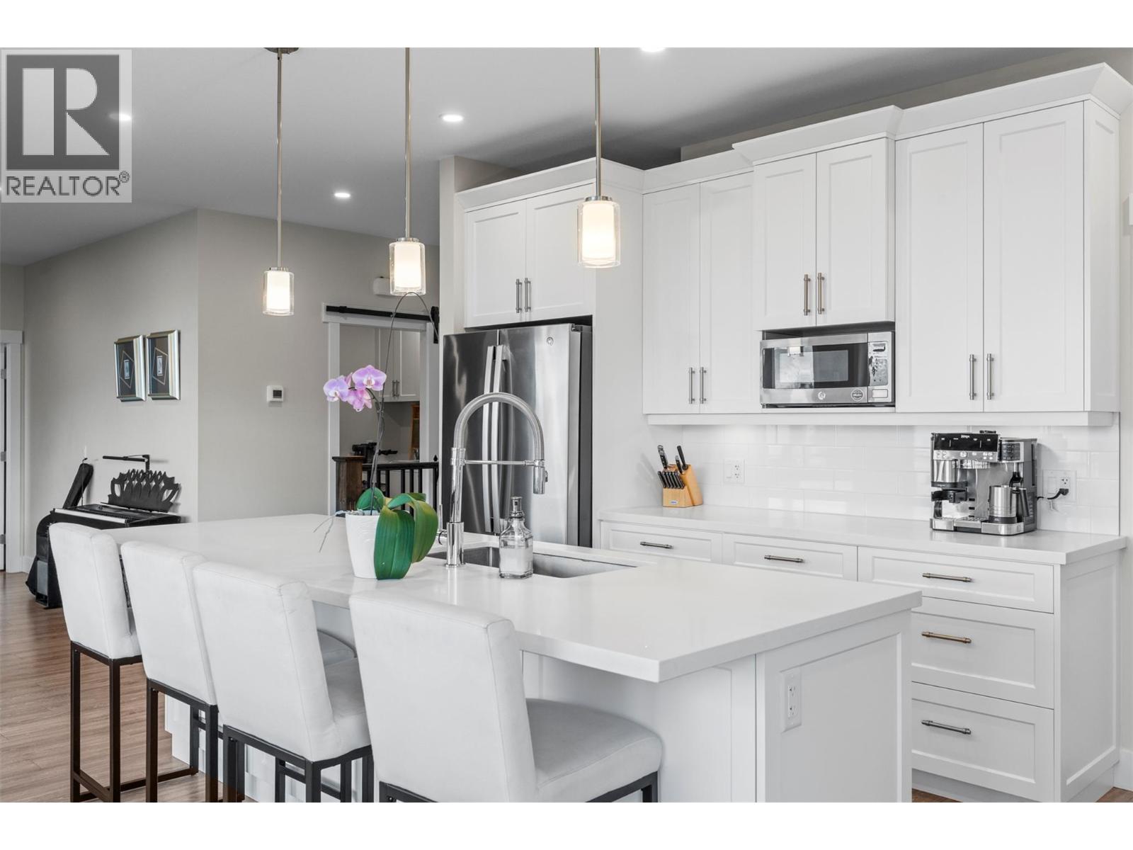 1021 17 Avenue Se, Salmon Arm, British Columbia  V1E 2G2 - Photo 12 - 10380030