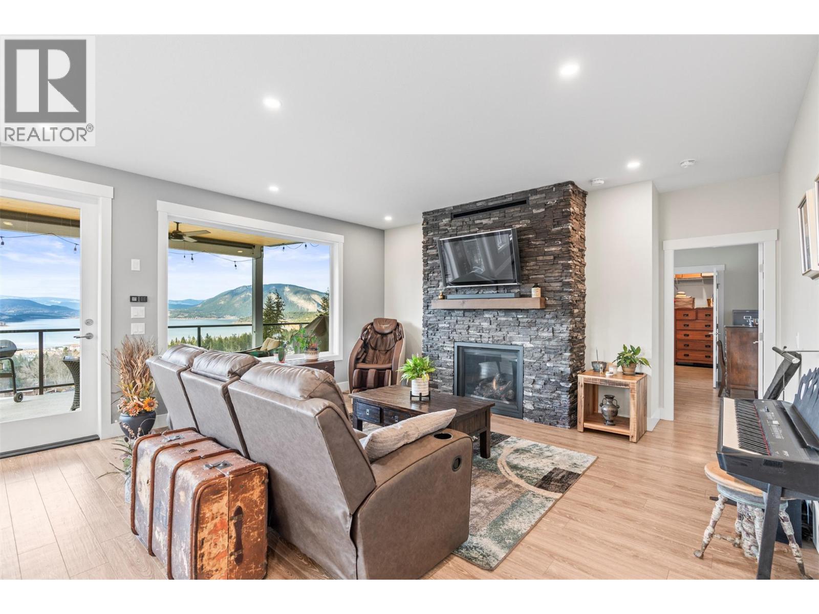 1021 17 Avenue Se, Salmon Arm, British Columbia  V1E 2G2 - Photo 19 - 10380030