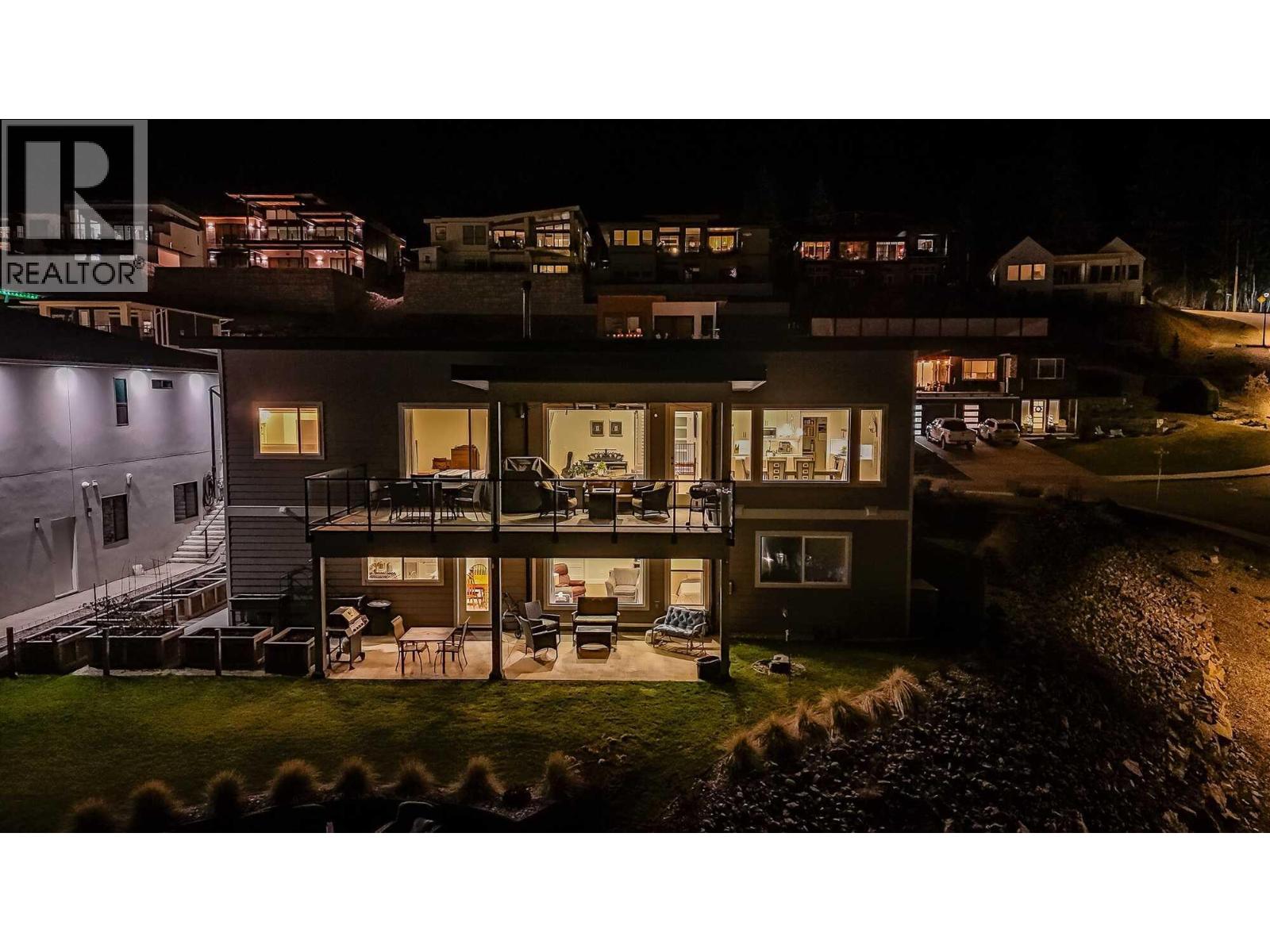 1021 17 Avenue Se, Salmon Arm, British Columbia  V1E 2G2 - Photo 2 - 10380030