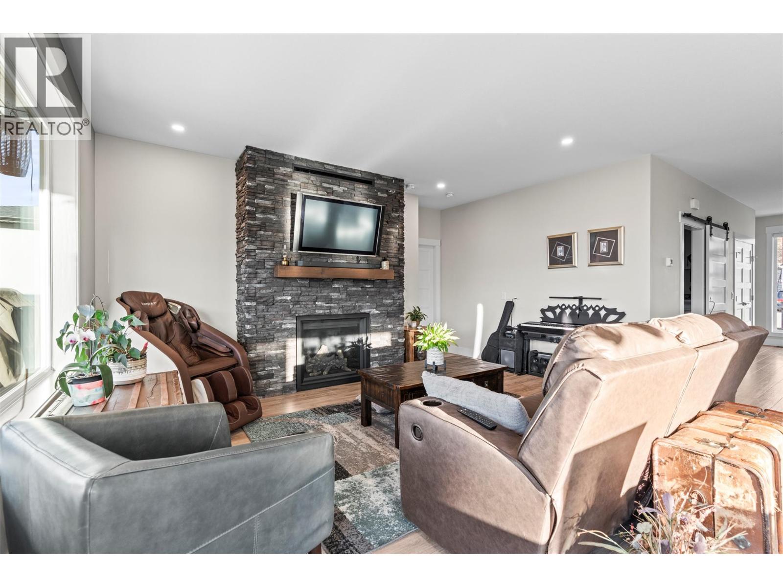 1021 17 Avenue Se, Salmon Arm, British Columbia  V1E 2G2 - Photo 23 - 10380030